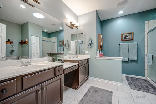 1427 White Oak Ln, Bull Valley IL 60098-6412 exterior