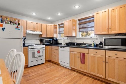 15 Raymond Rd, Salem MA 01970-5325 exterior