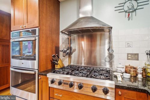 13110 Cleveland Dr, Rockville MD 20850-3723 exterior