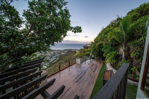 5201 Kuaiwi Pl, Honolulu HI 96821-1560 exterior