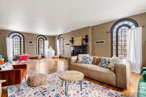 4 Kensington Rd, Worcester MA 01602-1814 exterior