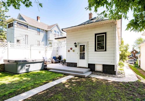 2219 6 St, Duluth MN 55806-2551 exterior