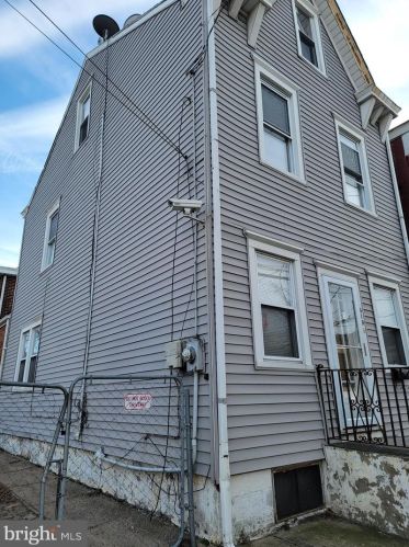 619 Roebling Ave, Trenton, NJ 08611-1307