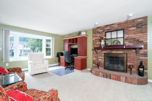 21 Celtic Ct, Enfield CT 06082-5777 exterior