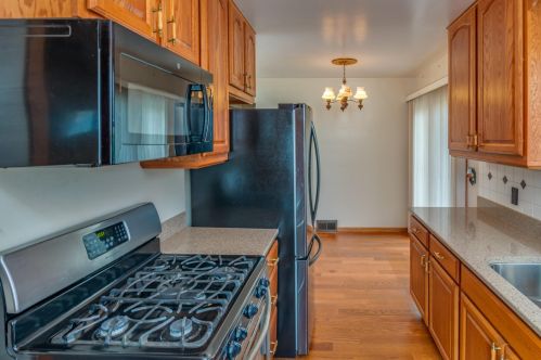 559 Oakcrest St, Wyoming, MI 49509-4059