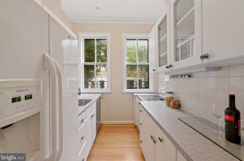 2731 Dumbarton St, Washington DC 20007-3336 exterior