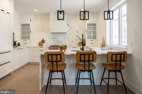 808 Fitzwater St, Philadelphia PA 19147-2808 exterior