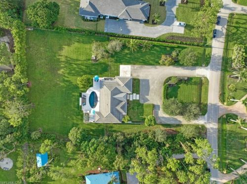 615 Carica Rd, Naples FL 34108-2642 exterior