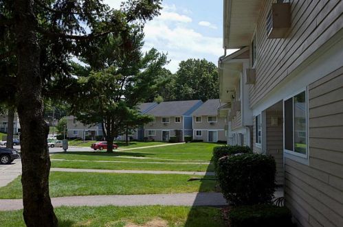 121 Rock Ridge Dr, Woonsocket RI  02895-2513 exterior