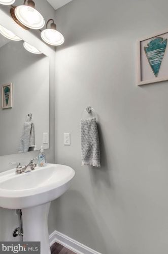 202 Ctr St, Hanover PA 17331-2829 exterior