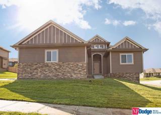 9382 70th Ave, Omaha, NE 68133-2130