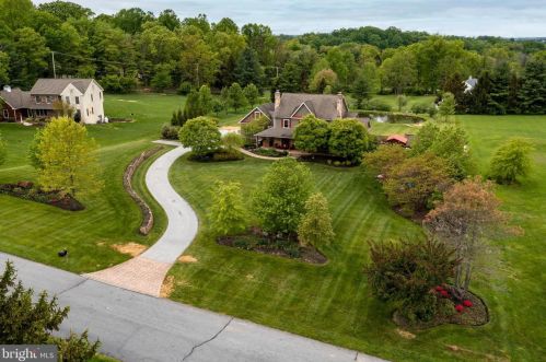 30 Hershey Dr, Pottstown PA 19465-8137 exterior