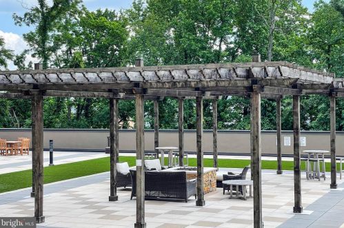 250 Reynolds St, Alexandria VA 22304-4437 exterior