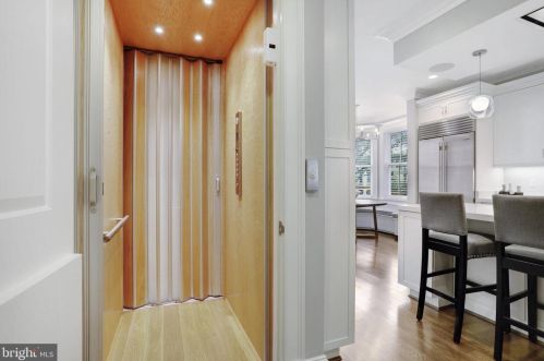 420 3rd St, Washington DC  20003-1930 exterior