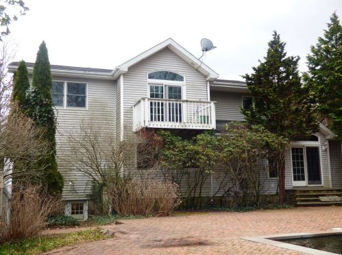 45 Nichols Rd, Huntington Station NY 11746-3474 exterior