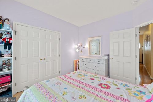 6802 Morning Brk Ter, Alexandria VA 22315-6117 exterior