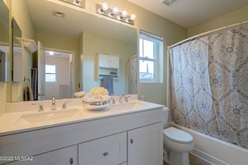 2213 Mcconnell Dr, Tucson AZ 85710-8091 exterior