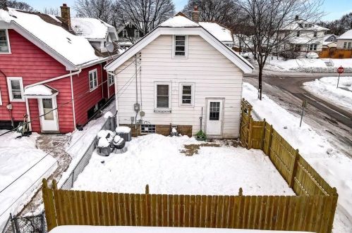 1983 76, Milwaukee WI 53219-1128 exterior