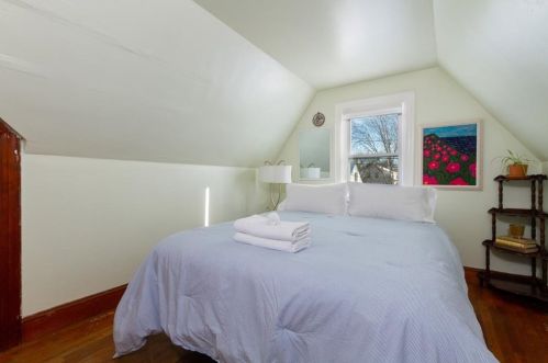 93 Maple Ave, Middletown RI 02842-4889 exterior