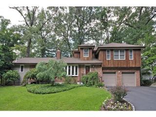 82 Iroquois Trl, Wayne, NJ 07470-5028