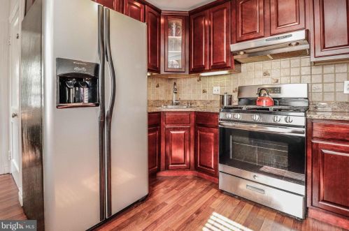 301 Hollywood Dr, Trenton NJ 08609-1805 exterior