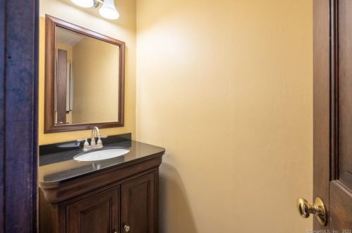 59 Sarah Bishop Rd, Ridgefield CT 06877-1215 exterior