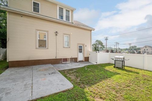 24 Fruit Hl, Providence RI 02911-2823 exterior