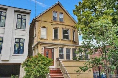 35 Hilliard Ave, Edgewater NJ 07020-1256 exterior