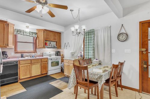 2953 10th St, Milwaukee, WI 53206-3227