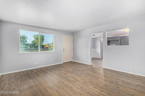 1343 Knox St, Tucson AZ 85705-2507 exterior