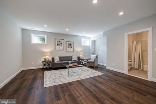 300 Mount Vernon Ave, Alexandria VA  22301-2232 exterior