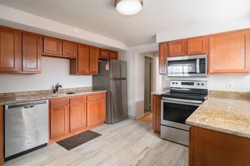 712 Southern Ave, Pittsburgh PA 15235-4166 exterior