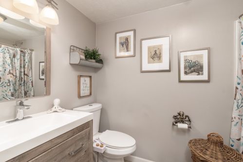 5160 Curry Rd, Pittsburgh PA 15236-2541 exterior