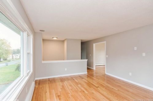 19 Teach St, Enfield, CT 06082-5762