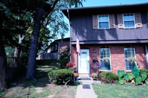 8788 Santa Bella Dr D, Hazelwood MO 63042-2918 exterior