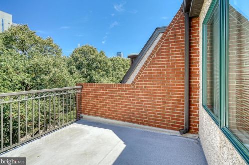 2518 Delancey St, Philadelphia PA 19103-6409 exterior