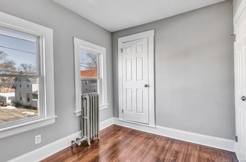 41 Spg St, Milford CT 06460-5052 exterior