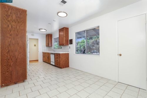 1930 Whitman Rd, Concord CA 94518-3329 exterior