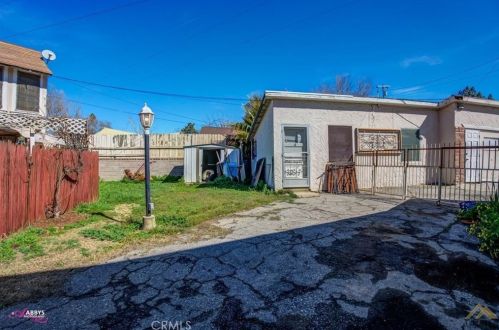 2400 Pacific Dr, Bakersfield CA 93306-4158 exterior