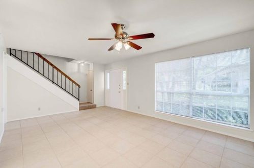 1817 Coronado Hills Dr, Austin TX  78752-2116 exterior