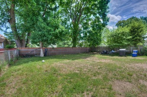 43 5 Ave, Woonsocket RI 02895-5019 exterior