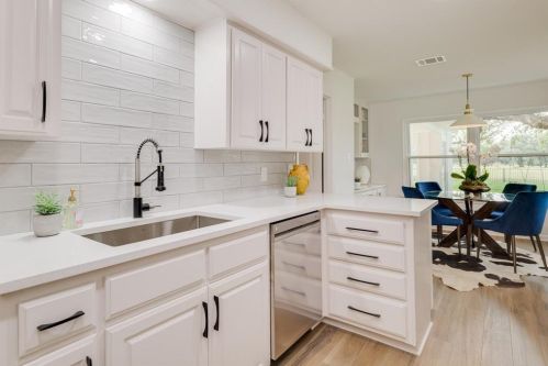 8800 Balcones Clb Dr, Austin TX 78750-3006 exterior