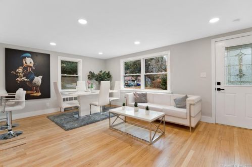 174 Spring St, Windsor Locks CT  06096-1732 exterior