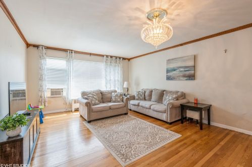 6128 Damen Ave, Chicago, IL 60636-2133