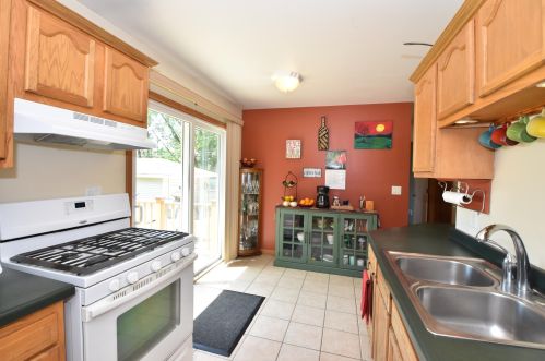 135 Martin Ln, Milwaukee WI 53207-4976 exterior