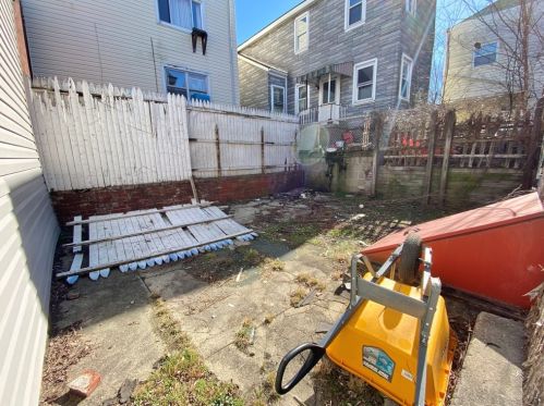 1311 Lowrie St, Pittsburgh PA 15212-4325 exterior