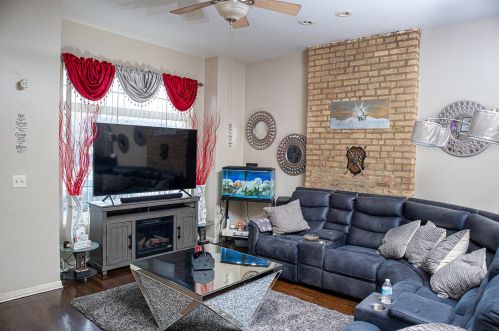 132 Sacramento Blvd, Chicago, IL 60612-2714