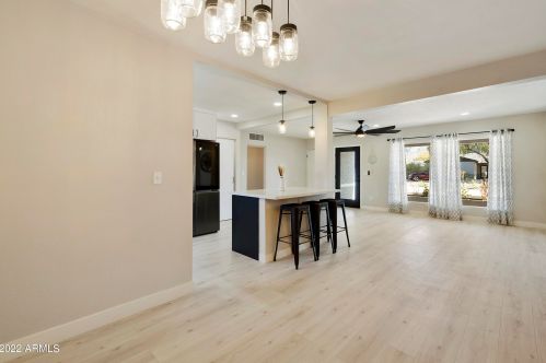 7008 11th Way, Phoenix AZ  85020-5313 exterior