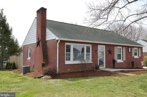 2114 Shaaron Dr, Lancaster, PA 17601-2629