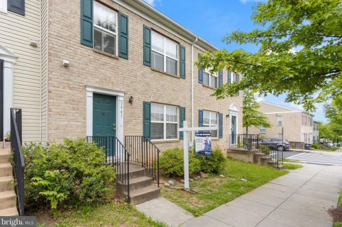 3941 Burns Pl, Washington, DC 20019-3280